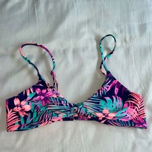 Blackbough Tona top - tropical palm